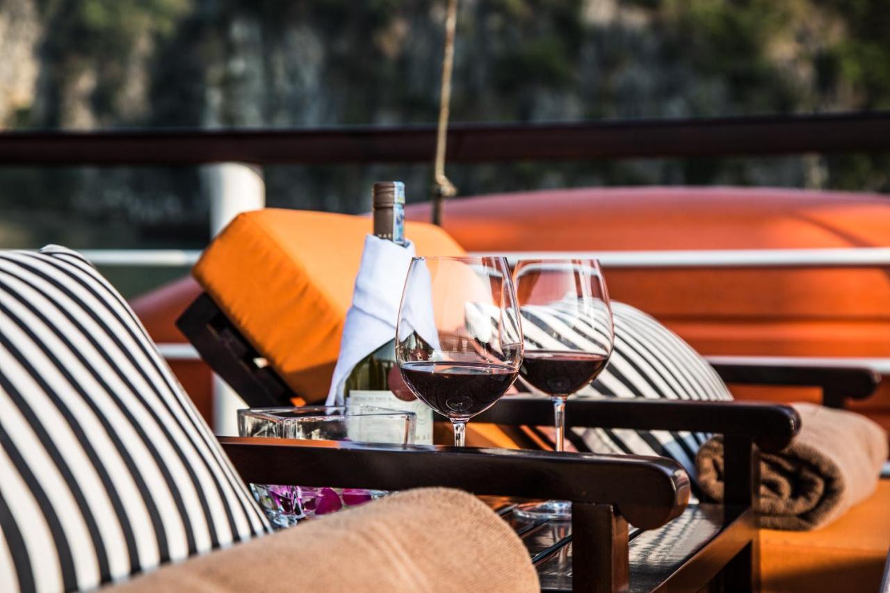 Emeraude Classic Cruises ฮาลอง ภายนอก รูปภาพ