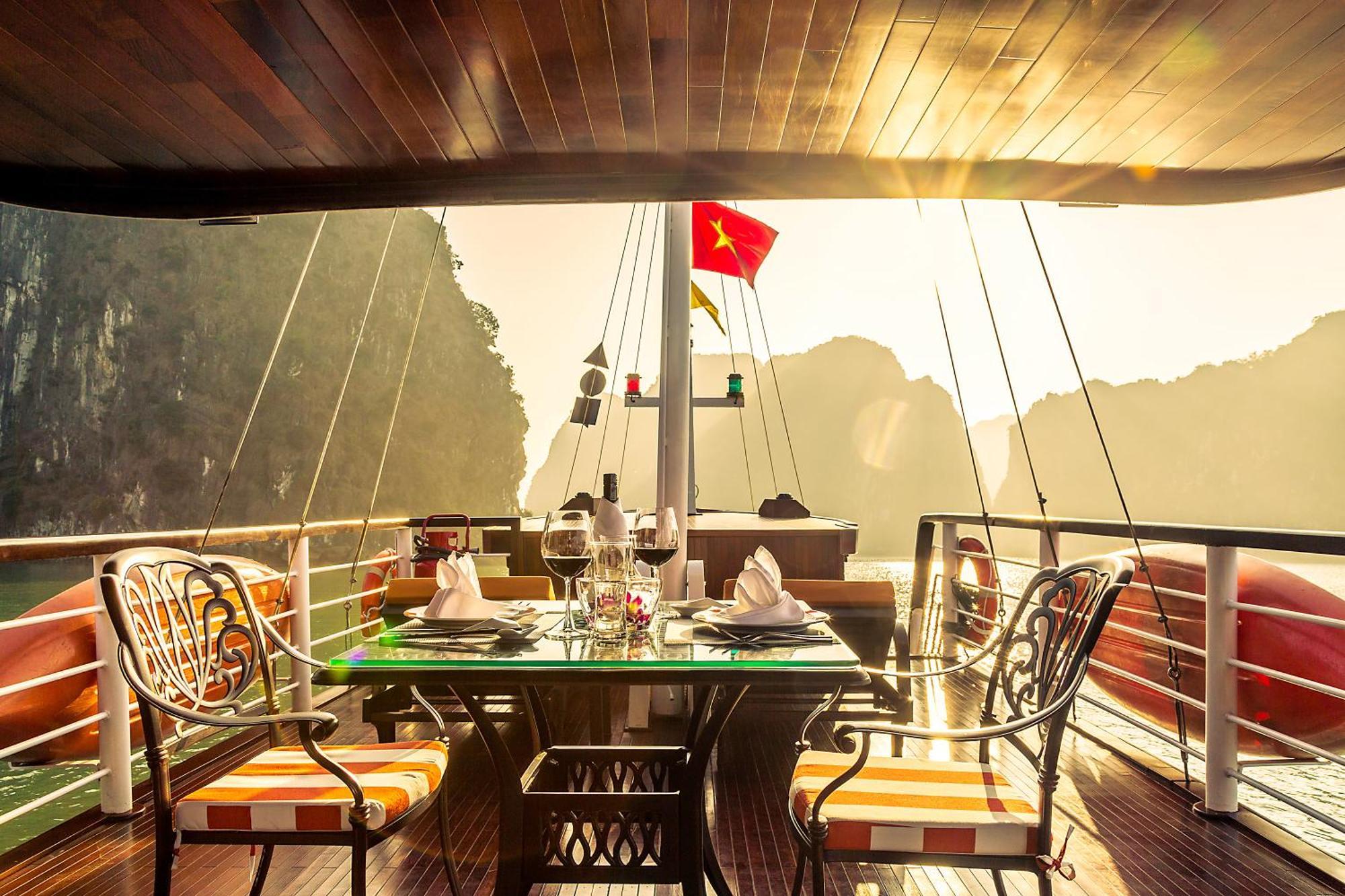 Emeraude Classic Cruises ฮาลอง ภายนอก รูปภาพ